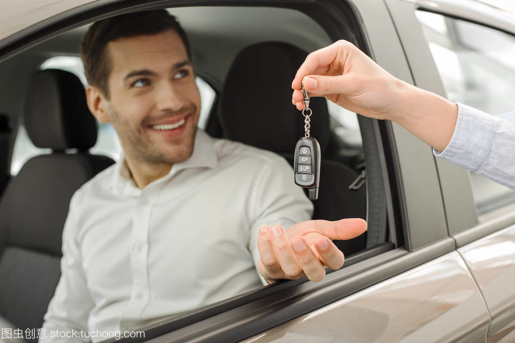 软件开发赋能年轻一代 革新汽车租赁服务的试驾体验